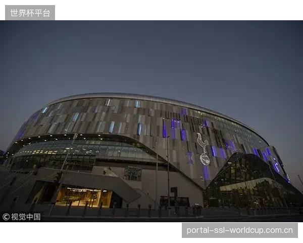 托特纳姆热刺球场的可伸缩草坪系统,实现了英超与NFL赛事间的无缝并轨 托特纳姆热刺球场的可伸缩草坪系统,实现了英超与NFL赛事间的无缝并轨
